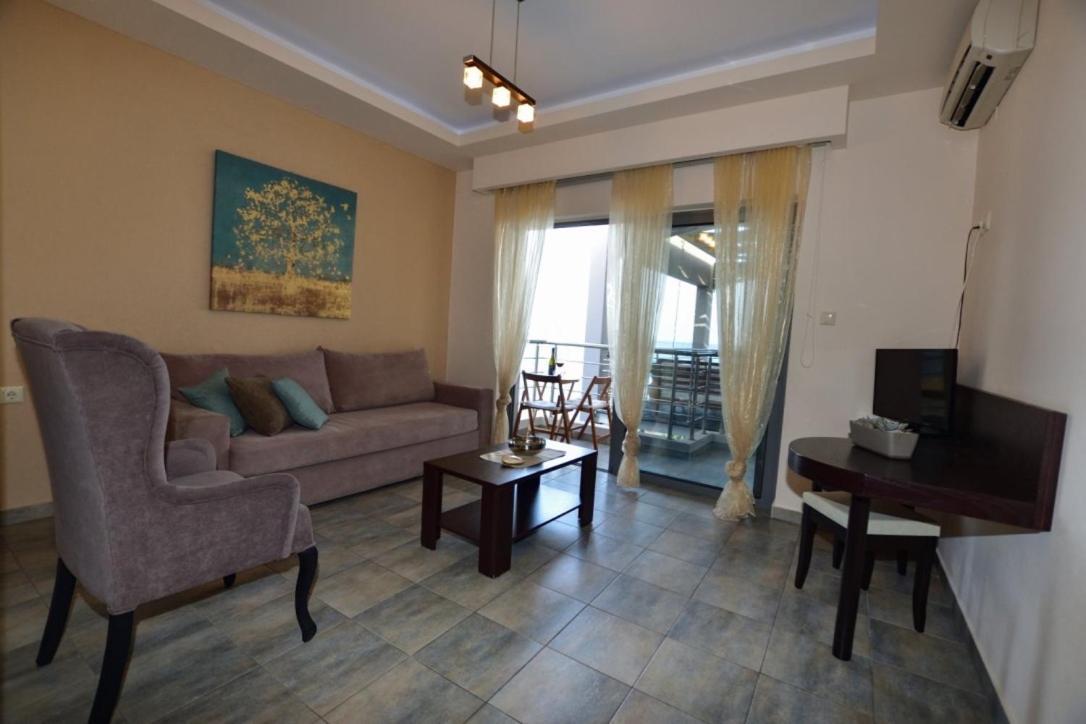 Gonis Suites Палеохора Экстерьер фото