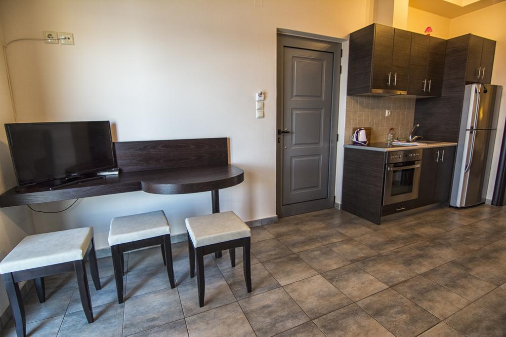 Gonis Suites Палеохора Экстерьер фото