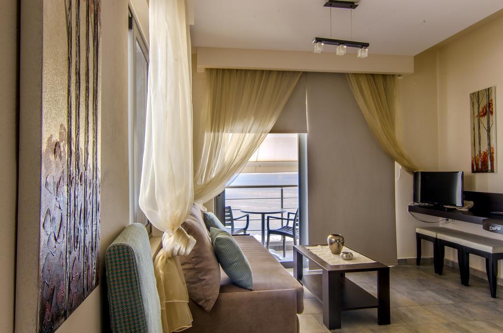 Gonis Suites Палеохора Экстерьер фото